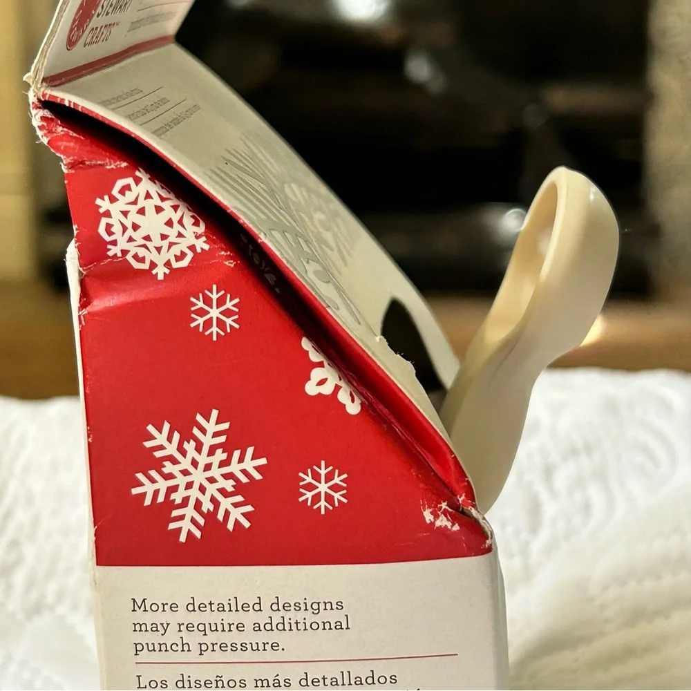 NIB New HTF Retired Martha Stewart Crafts Pine Needles trim double edge punch